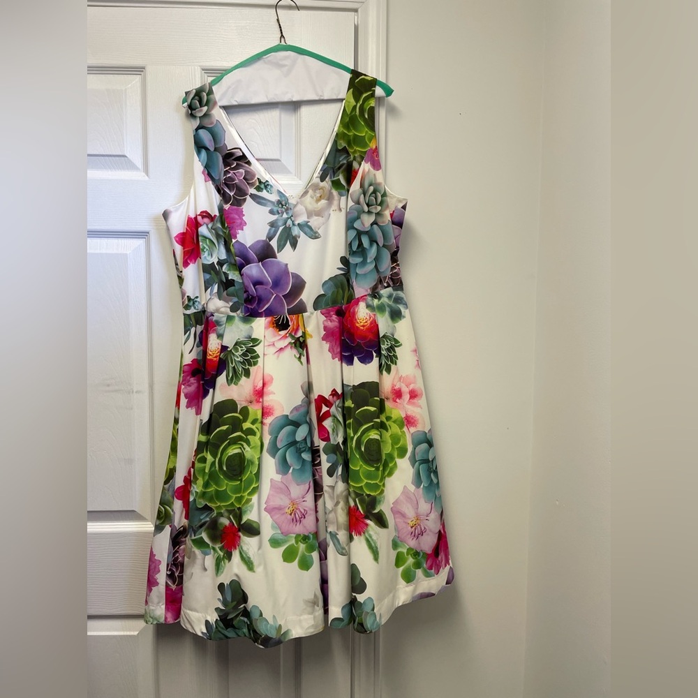 City Chic Size L Floral White Dress